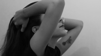 Cum să porți fuste gotice cu talie înaltă – sfaturi de stil