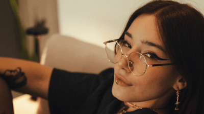 Castlecore pe covorul roșu – cum estetica gotică cucerește lumea modei