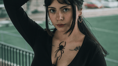 Istoria rochiei cu corset – de la inspirații medievale la goticul contemporan