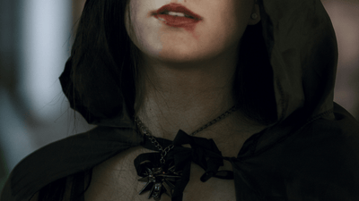 Jachete gotice cu glugă – stil și funcționalitate pentru zilele reci