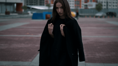 Cum să alegi o haină gotică de iarnă – ghid al stilurilor și materialelor