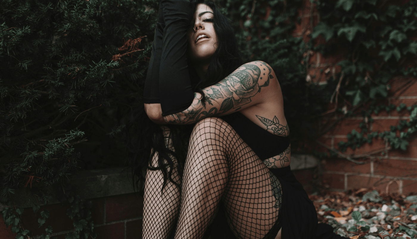 Cum să porți pantaloni gotici în ținute de zi cu zi? - Castle Gothic