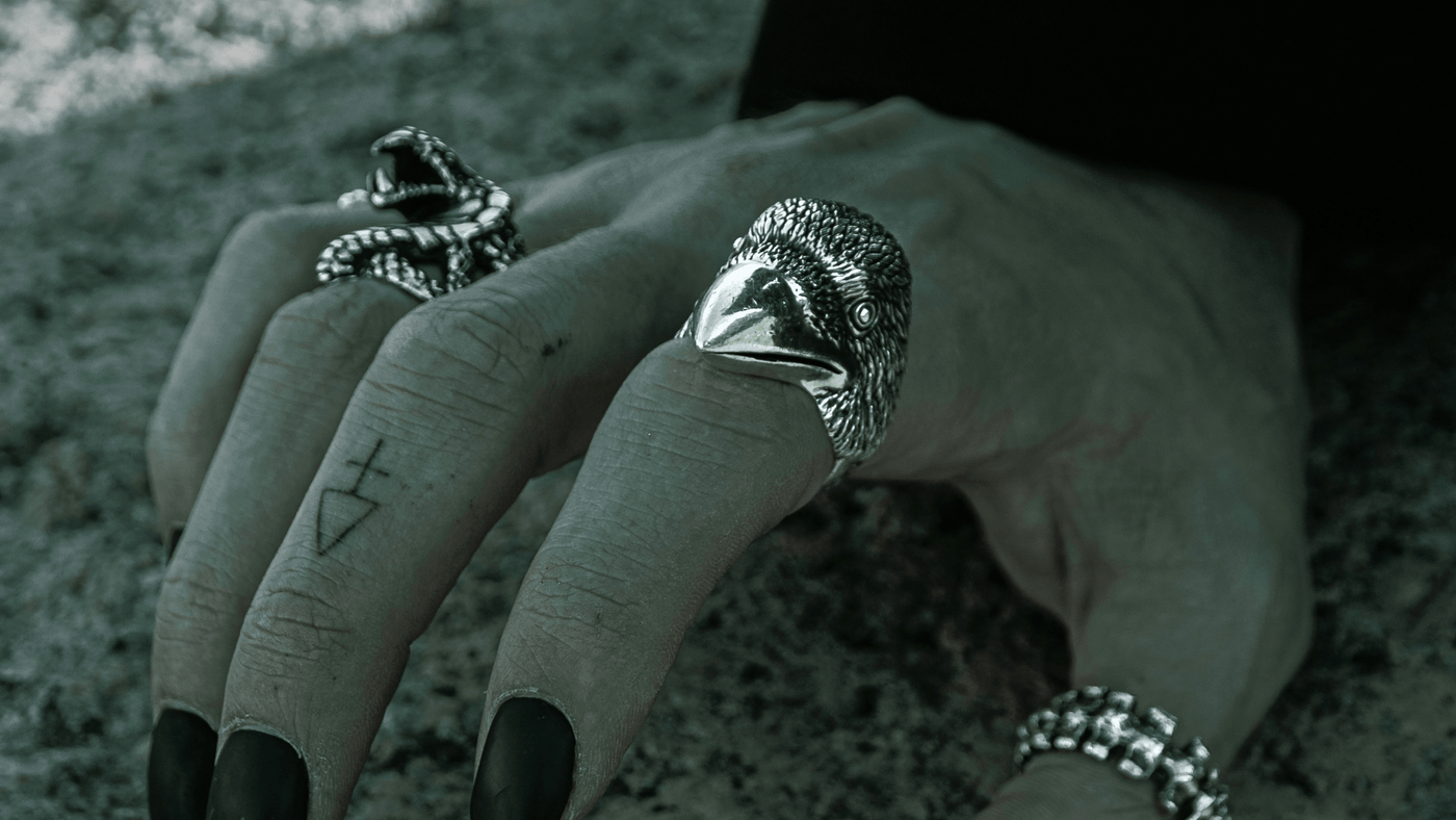 Goth na scenie: męska moda gotycka w teatrze i dramacie - Castle Gothic